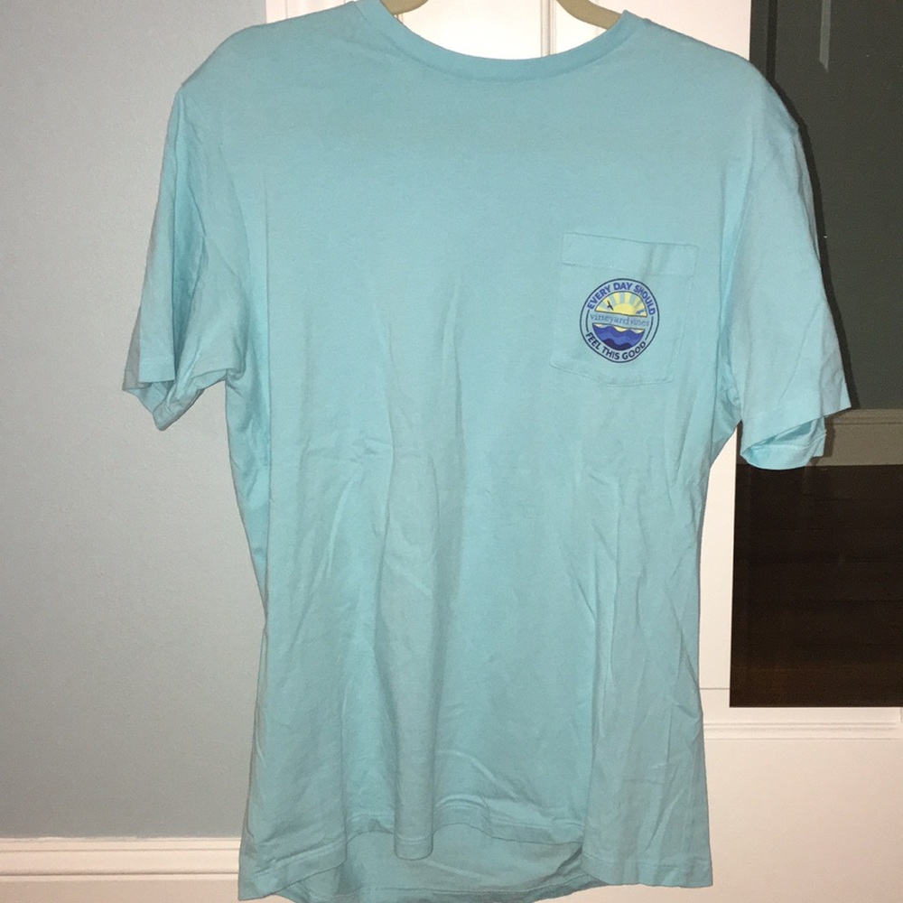 Vineyard vines t shirt